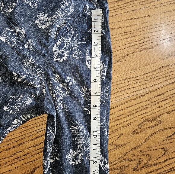 Hollister large button down long sleeve shirt. - Picture 9 of 10